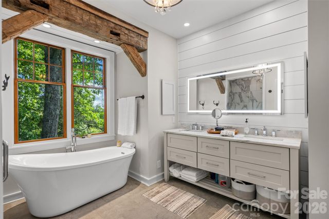 100 Meadow Ridge Drive, Lake Toxaway, NC 28747