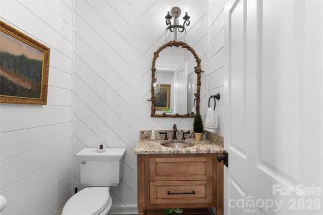 100 Meadow Ridge Drive, Lake Toxaway, NC 28747