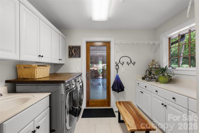 100 Meadow Ridge Drive, Lake Toxaway, NC 28747