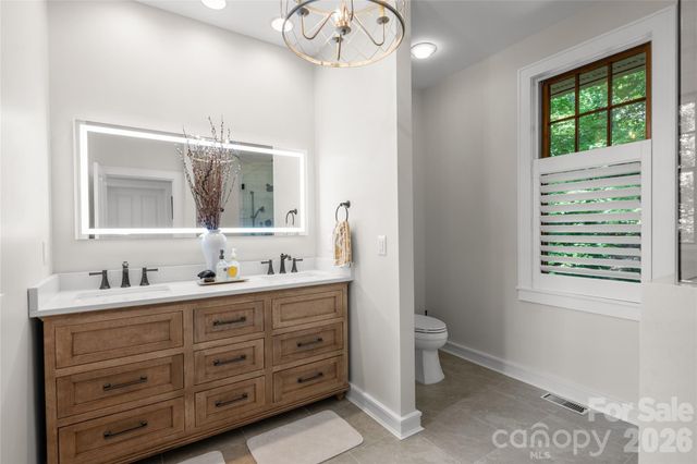 100 Meadow Ridge Drive, Lake Toxaway, NC 28747