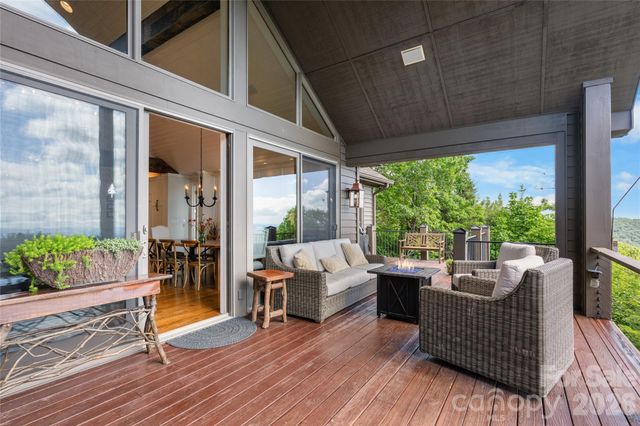 100 Meadow Ridge Drive, Lake Toxaway, NC 28747