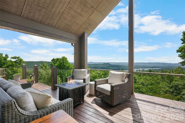 100 Meadow Ridge Drive, Lake Toxaway, NC 28747