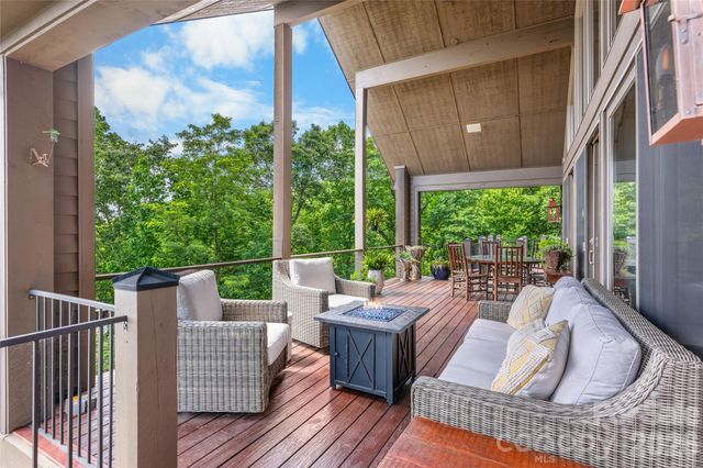 100 Meadow Ridge Drive, Lake Toxaway, NC 28747