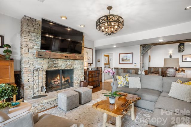 100 Meadow Ridge Drive, Lake Toxaway, NC 28747