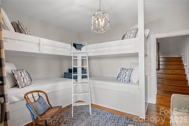 100 Meadow Ridge Drive, Lake Toxaway, NC 28747