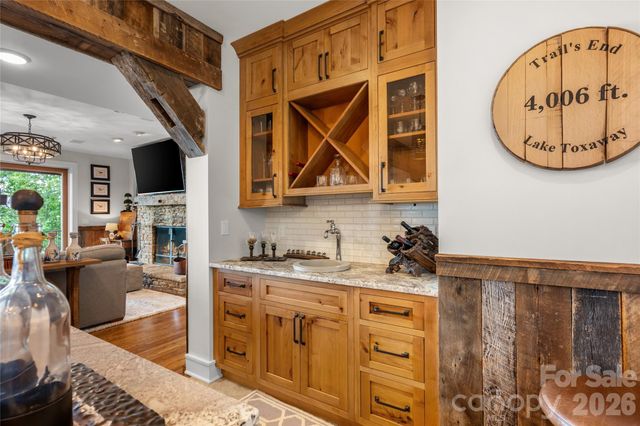 100 Meadow Ridge Drive, Lake Toxaway, NC 28747
