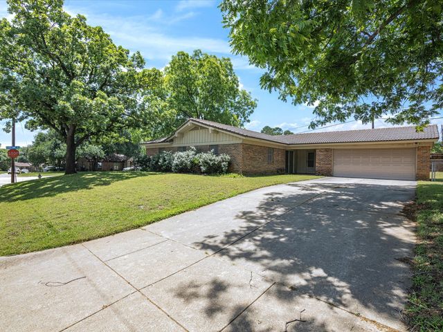 1904 Marlene Drive, Euless, TX 76040
