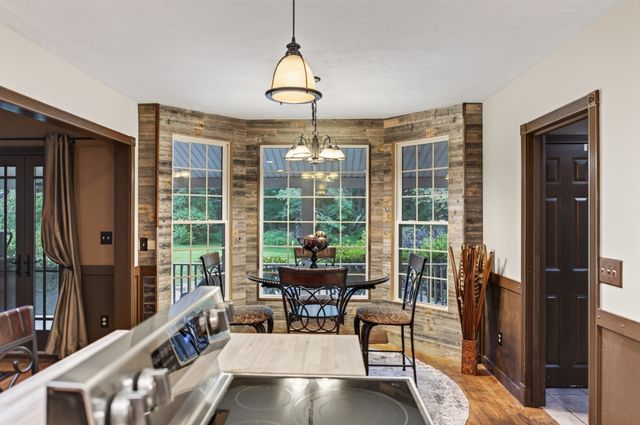227 Eight Lots Rd, Sutton, MA 01590