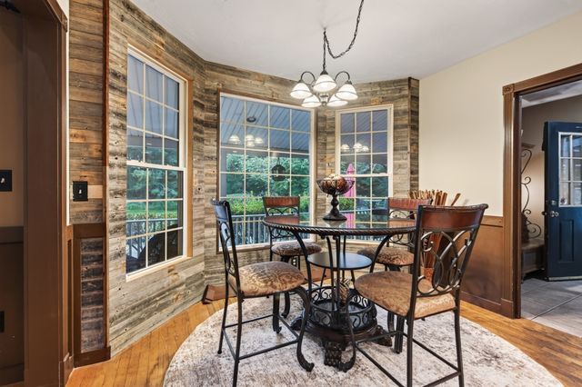 227 Eight Lots Rd, Sutton, MA 01590