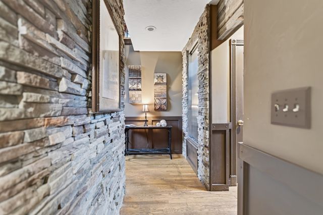 227 Eight Lots Rd, Sutton, MA 01590