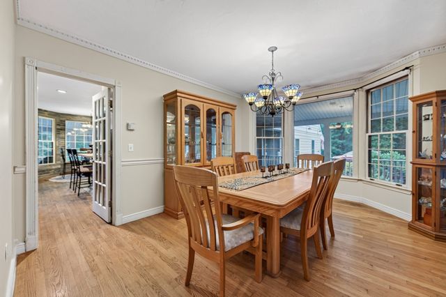 227 Eight Lots Rd, Sutton, MA 01590