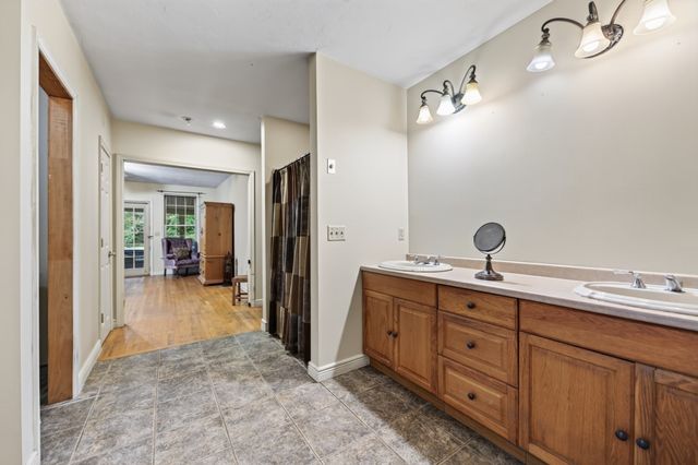 227 Eight Lots Rd, Sutton, MA 01590