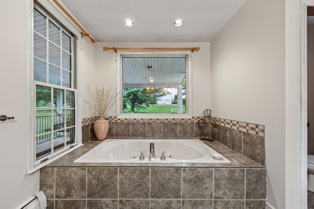 227 Eight Lots Rd, Sutton, MA 01590