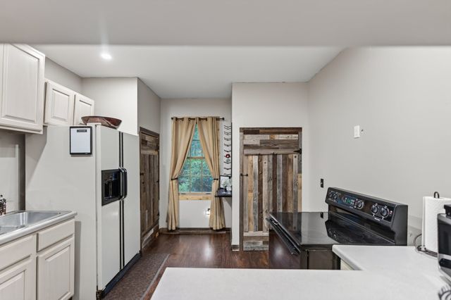 227 Eight Lots Rd, Sutton, MA 01590