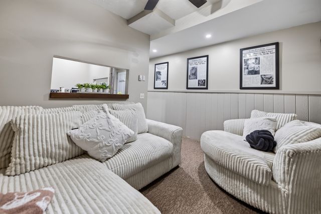 227 Eight Lots Rd, Sutton, MA 01590