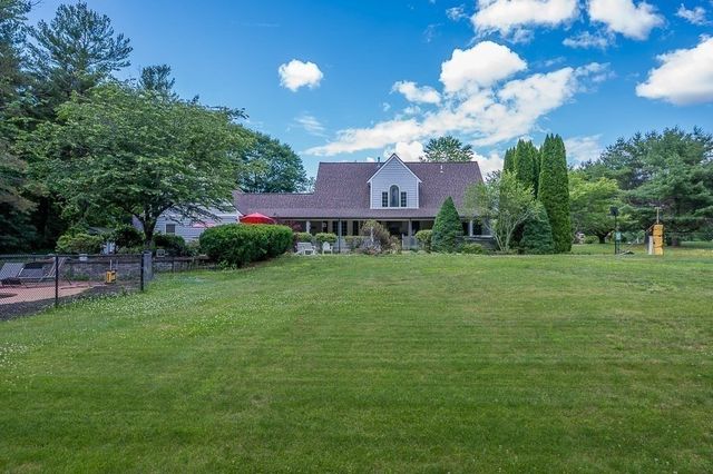 227 Eight Lots Rd, Sutton, MA 01590
