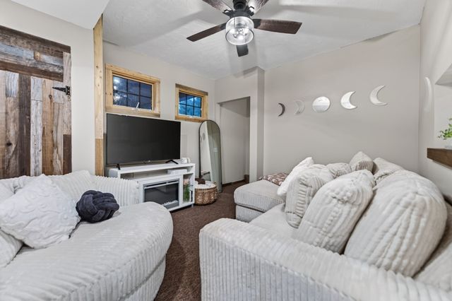 227 Eight Lots Rd, Sutton, MA 01590