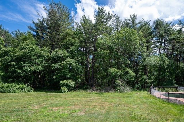 227 Eight Lots Rd, Sutton, MA 01590