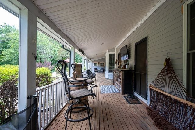 227 Eight Lots Rd, Sutton, MA 01590
