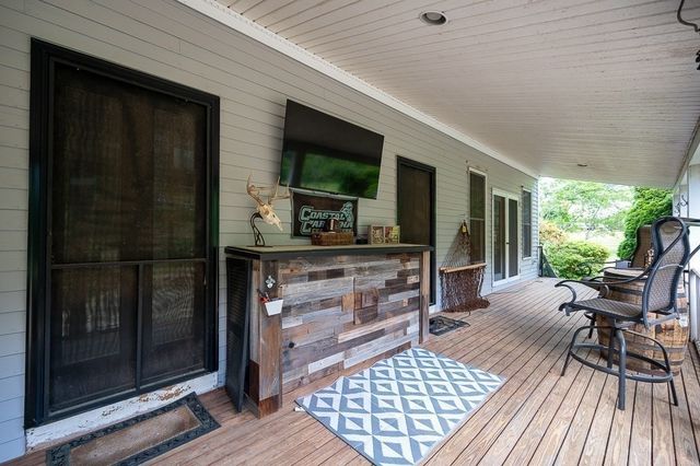 227 Eight Lots Rd, Sutton, MA 01590