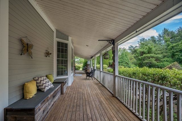 227 Eight Lots Rd, Sutton, MA 01590