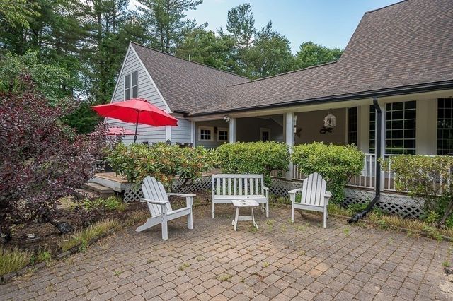 227 Eight Lots Rd, Sutton, MA 01590