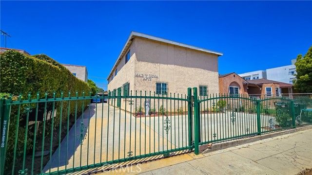 947 S Sunol Drive, Los Angeles, CA 90023