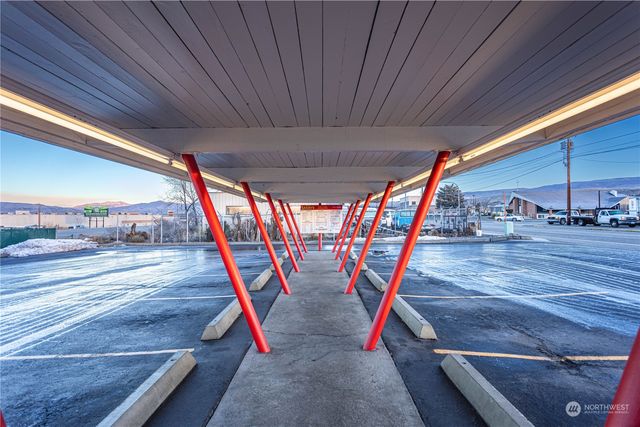 120 Rock Island Road, East Wenatchee, WA 98802