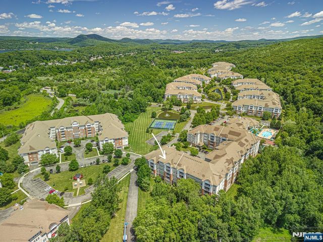 8421 Warrens Way 421, Wanaque, NJ 07465
