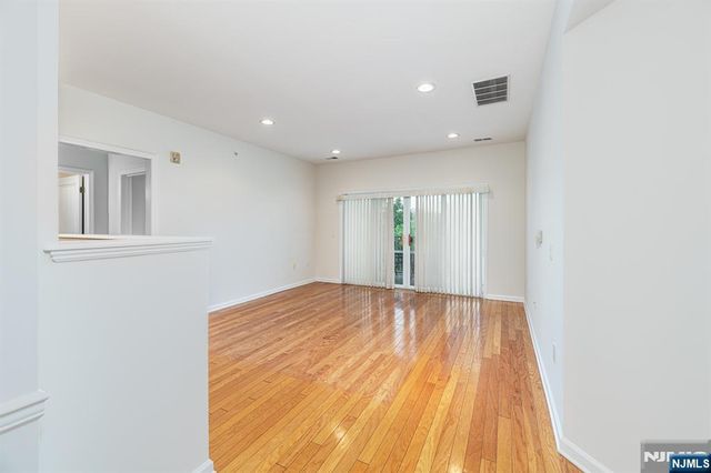 8421 Warrens Way 421, Wanaque, NJ 07465