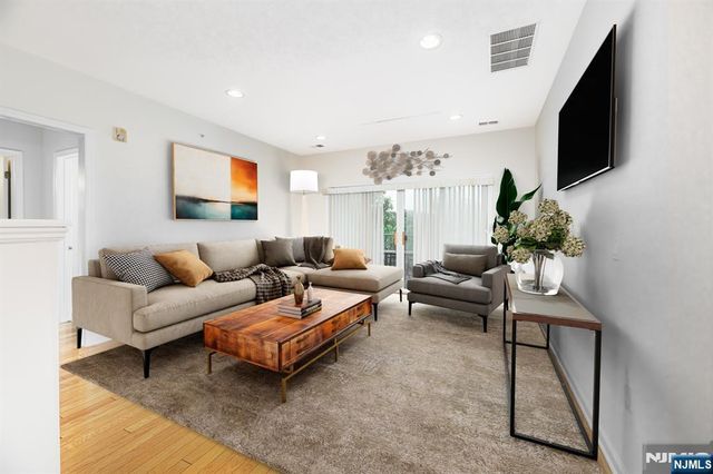 8421 Warrens Way 421, Wanaque, NJ 07465