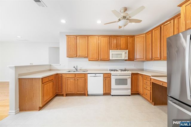 8421 Warrens Way 421, Wanaque, NJ 07465