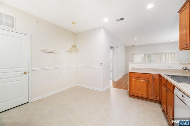 8421 Warrens Way 421, Wanaque, NJ 07465