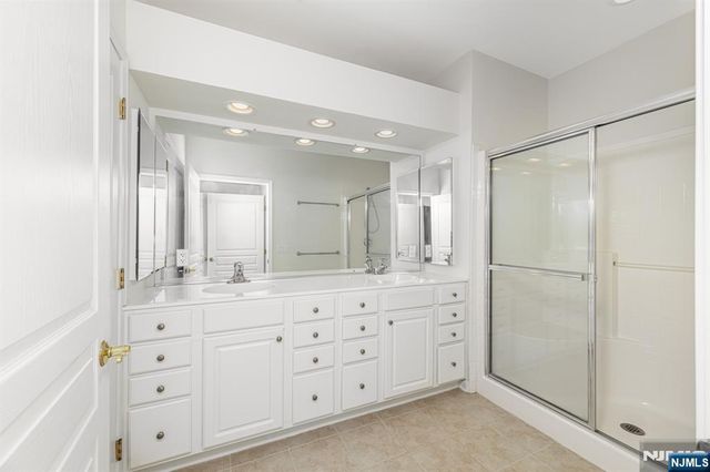 8421 Warrens Way 421, Wanaque, NJ 07465