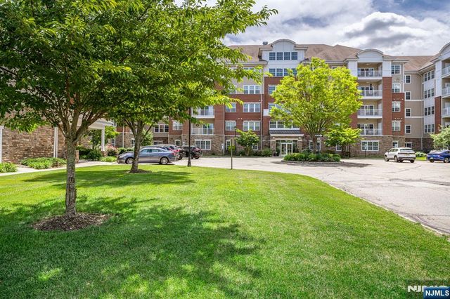 8421 Warrens Way 421, Wanaque, NJ 07465