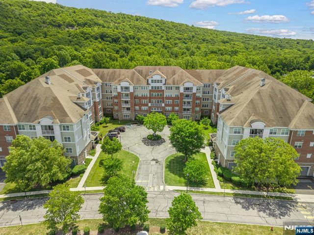8421 Warrens Way 421, Wanaque, NJ 07465