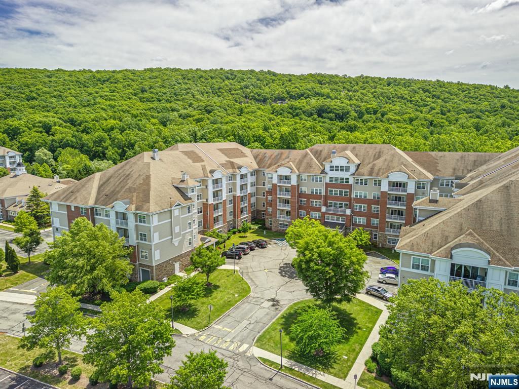 8421 Warrens Way 421, Wanaque, NJ 07465