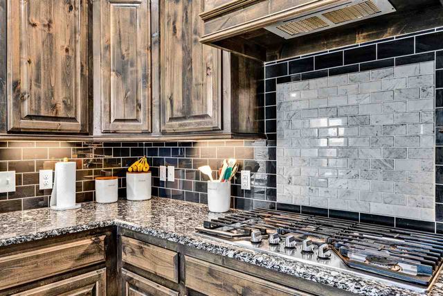 366 Mountain Ridge Dr, Lawton, OK 73507