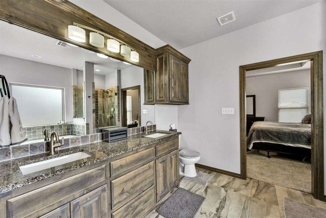 366 Mountain Ridge Dr, Lawton, OK 73507