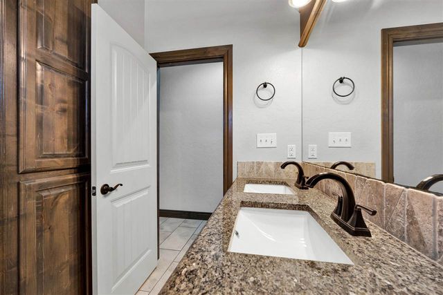 366 Mountain Ridge Dr, Lawton, OK 73507