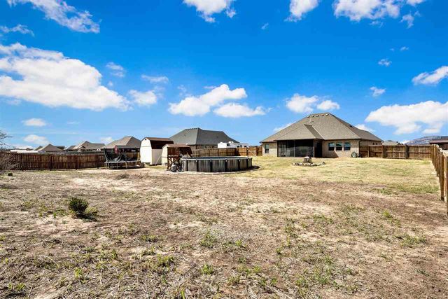 366 Mountain Ridge Dr, Lawton, OK 73507