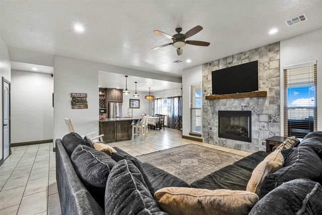 366 Mountain Ridge Dr, Lawton, OK 73507