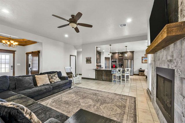 366 Mountain Ridge Dr, Lawton, OK 73507