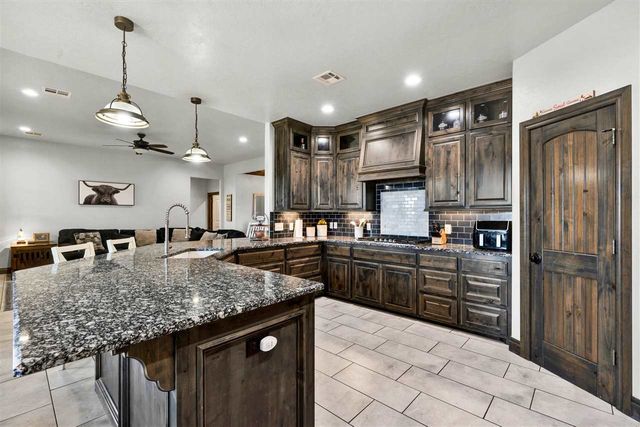 366 Mountain Ridge Dr, Lawton, OK 73507