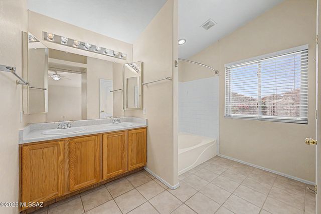 10136 E Axe Handle Court, Tucson, AZ 85748