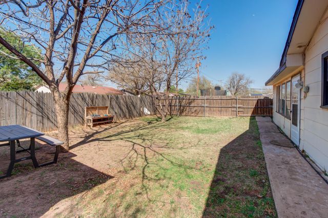 1912 69th Street, Lubbock, TX 79412
