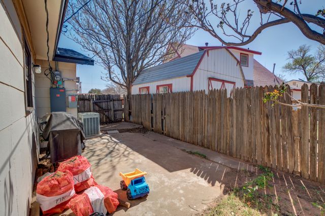 1912 69th Street, Lubbock, TX 79412