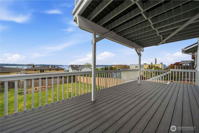 5006 Hyada Boulevard NE, Tacoma, WA 98422