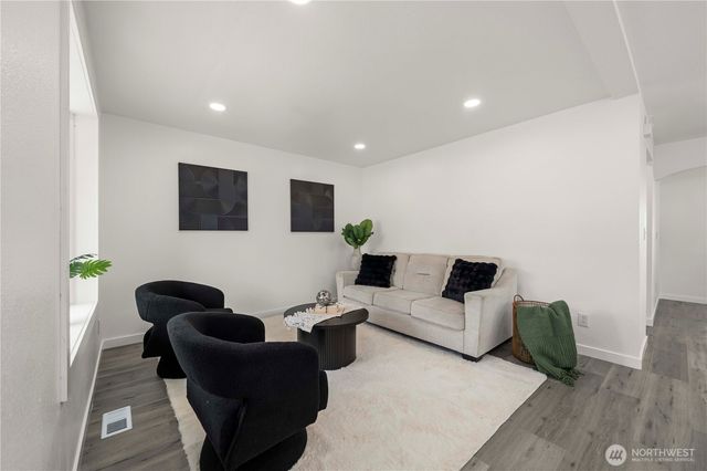5006 Hyada Boulevard NE, Tacoma, WA 98422