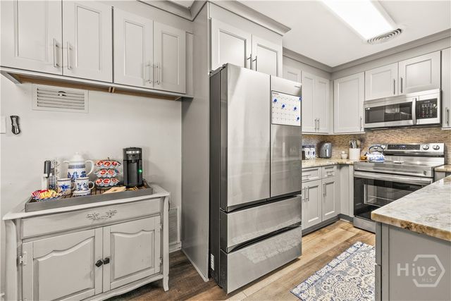 202 E 64th Street, Savannah, GA 31405